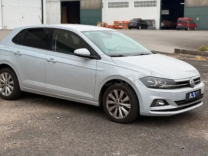 Usado VW Polo Sportline 95 CV (69 kW) 2018 Gris / plata Utilitario
