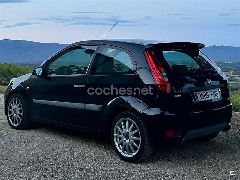Usado Ford Fiesta 90 CV (66 kW) 2006 Negro Coupe