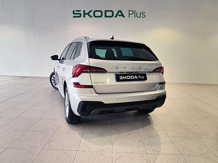 Usado Skoda Kamiq Selection 115 CV (84 kW) 2025 Gris plata SUV