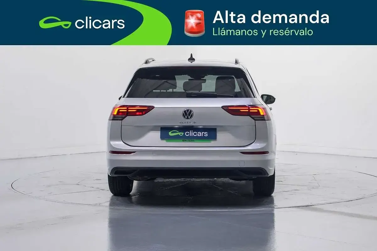 Usado VW Golf VIII Life 116 CV (85 kW) 2022 Plateado Familiar