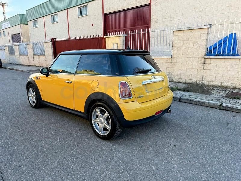 Usado Mini Cooper 120 CV (88 kW) 2009 Amarillo Utilitario