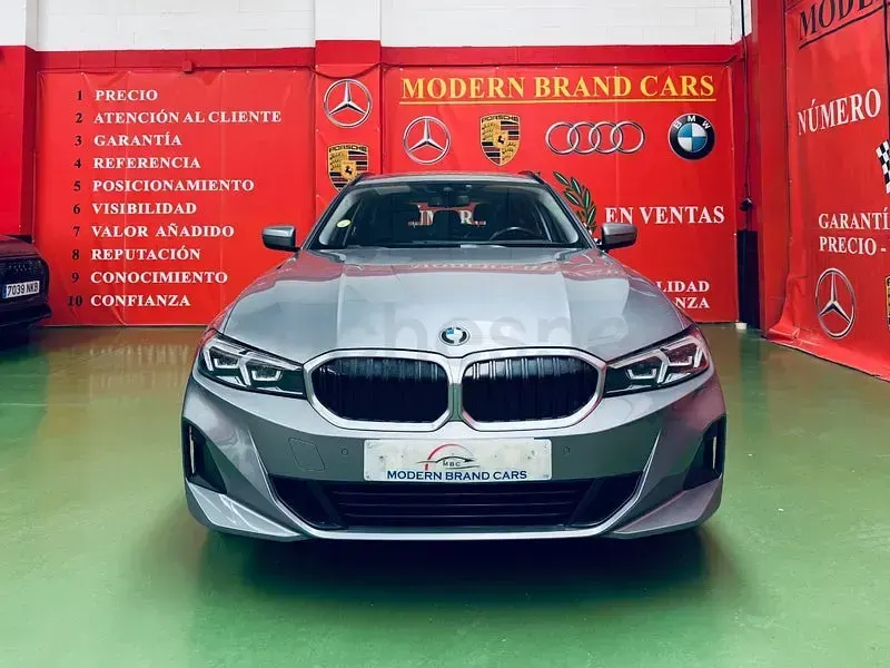 Usado BMW 318 Comfort Edition 150 CV (110 kW) 2023 Gris / plata Familiar