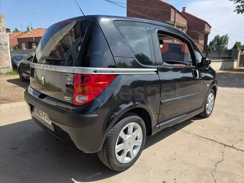 Usado Peugeot 1007 75 CV (55 kW) 2007 Negro Monovolumen