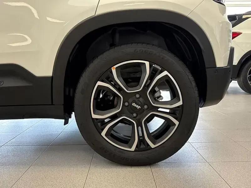 Usado Jeep Avenger Summit 100 CV (73 kW) 2024 Blanco SUV
