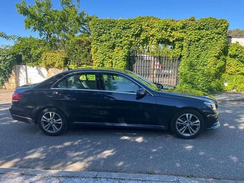 Usado Mercedes E220 Avantgarde 170 CV (125 kW) 2015 Azul Berlina