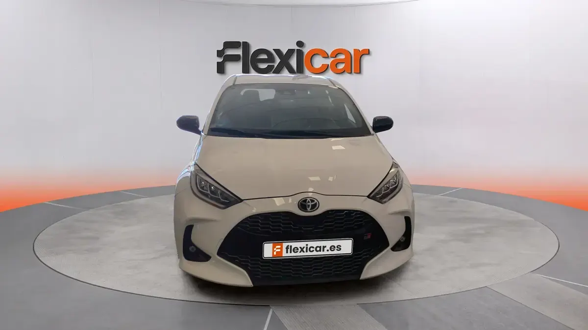 Usado Toyota Yaris Hybrid Sport 116 CV (85 kW) 2023 Blanco Berlina