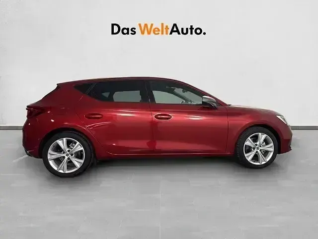 Usado Seat Leon FR 116 CV (85 kW) 2025 Rojo Berlina
