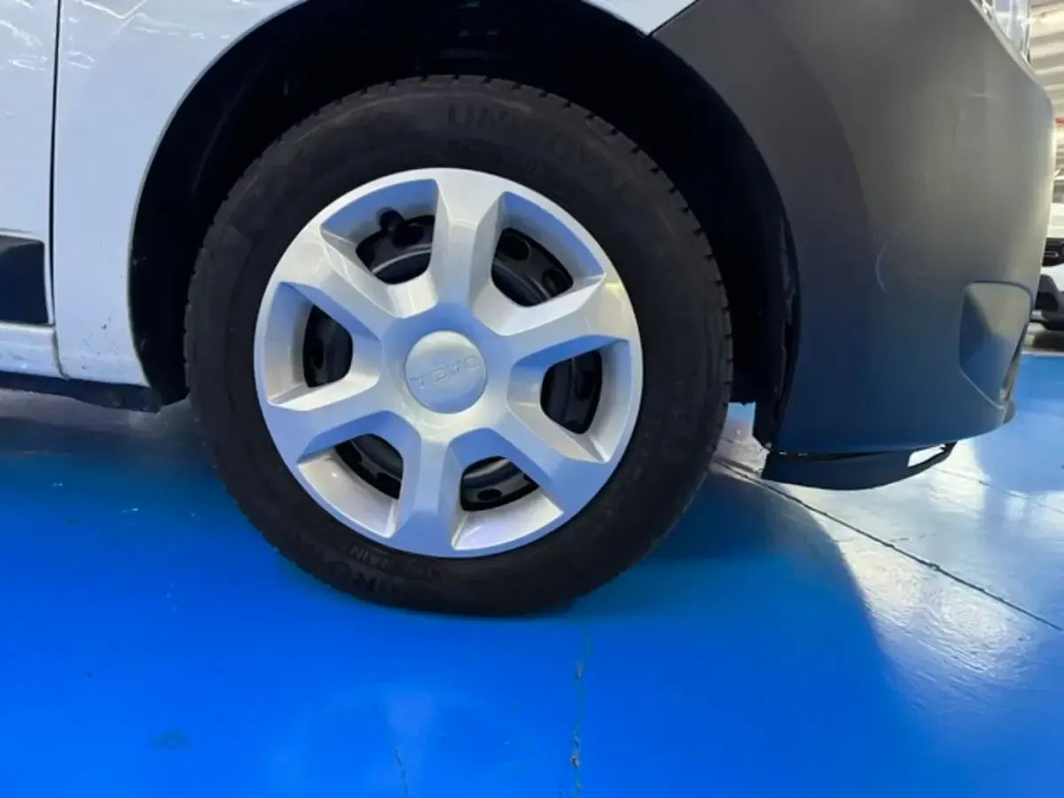 Usado Dacia Dokker Essentiel 75 CV (55 kW) 2019 Blanco Monovolumen