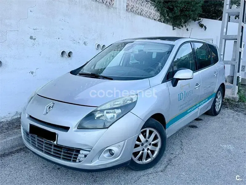 Usado Renault Grand Scénic II Privilege 130 CV (95 kW) 2009 Gris / plata Monovolumen