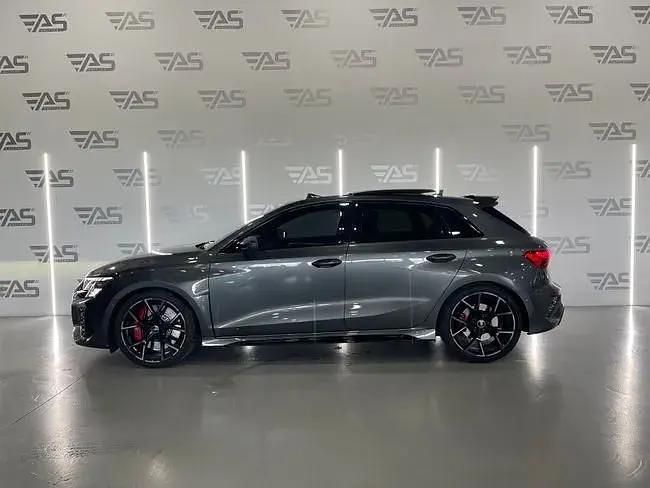 Usado Audi RS3 Sportback 399 CV (293 kW) 2024 Gris Utilitario