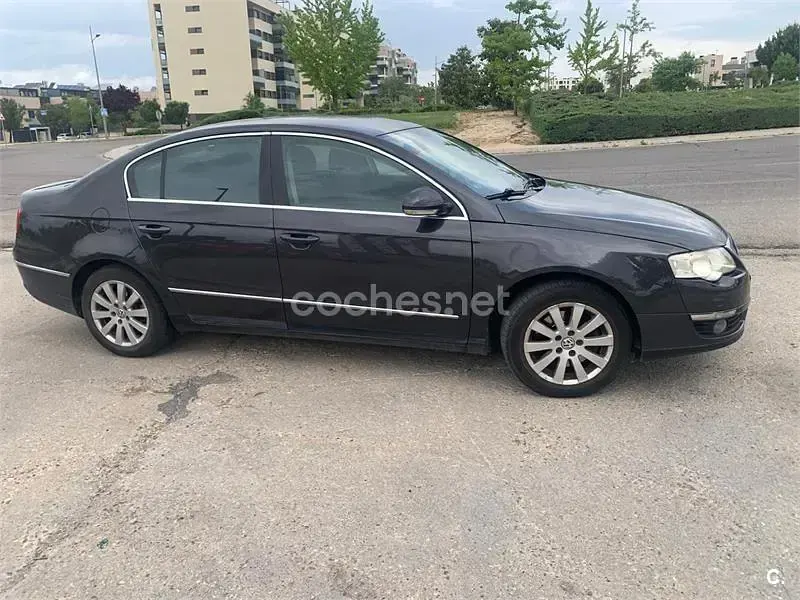 Usado VW Passat Advance 105 CV (77 kW) 2005 Negro Berlina