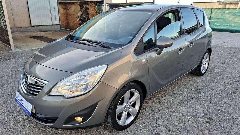 Usado Opel Meriva Excellence 131 CV (96 kW) 2011 Gris Monovolumen