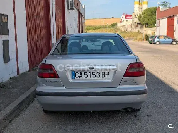 Usado Volvo S40 95 CV (69 kW) 2000 Gris / plata Berlina