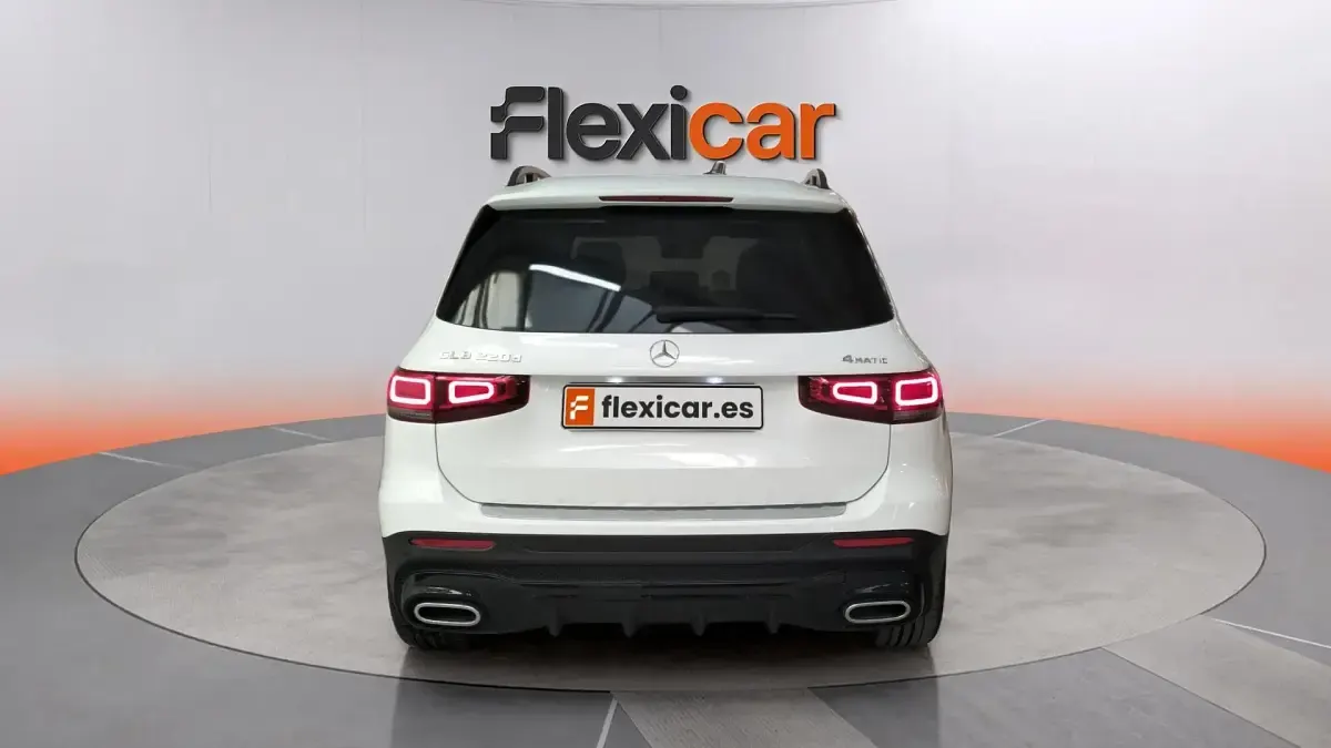 Käytetty Mercedes GLB220 190 HP (139 kW) 2021 Valkoinen Katumaasturi