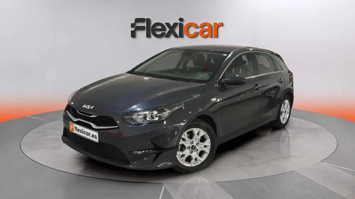 Usado Kia Ceed 136 CV (100 kW) 2023 Gris Utilitario