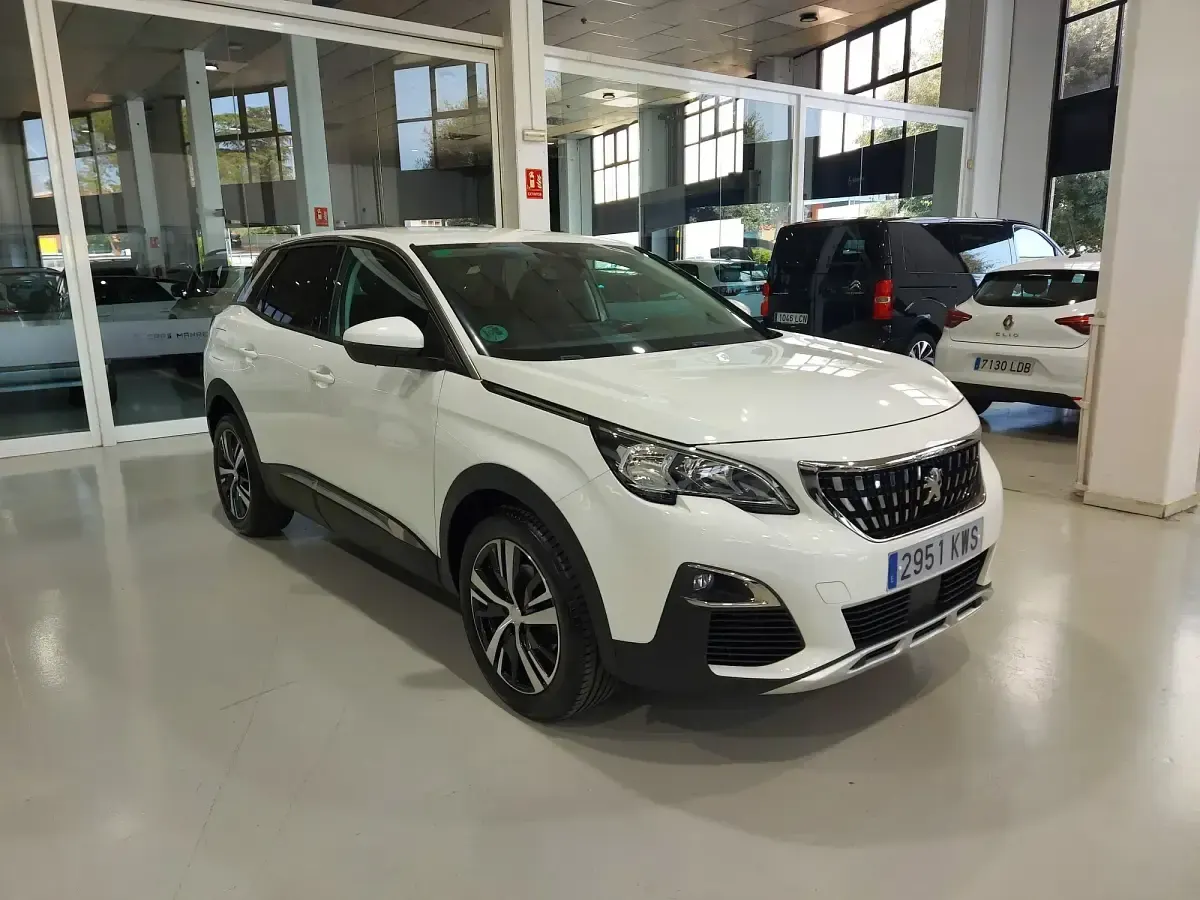 Usado Peugeot 3008 Allure 130 CV (95 kW) 2019 Blanco SUV