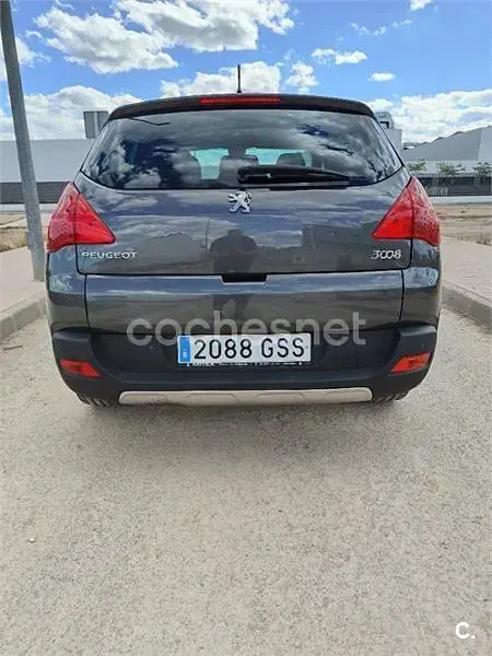 Usado Peugeot 3008 Sport 110 CV (80 kW) 2010 Gris / plata Familiar
