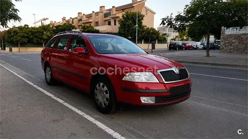 Usado Skoda Octavia 105 CV (77 kW) 2008 Rojo Familiar