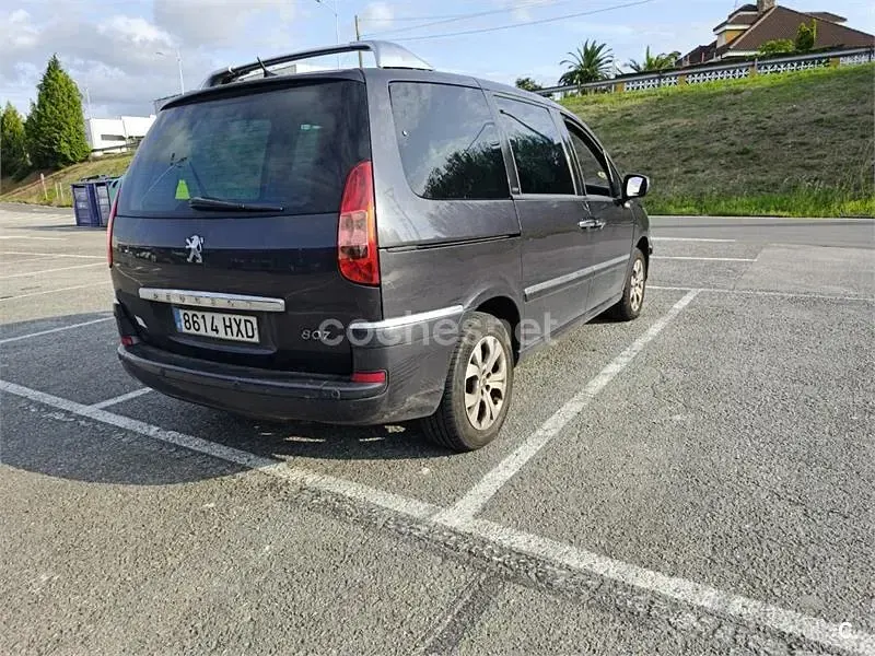 Usado Peugeot 807 Premium 136 CV (100 kW) 2010 Negro Monovolumen
