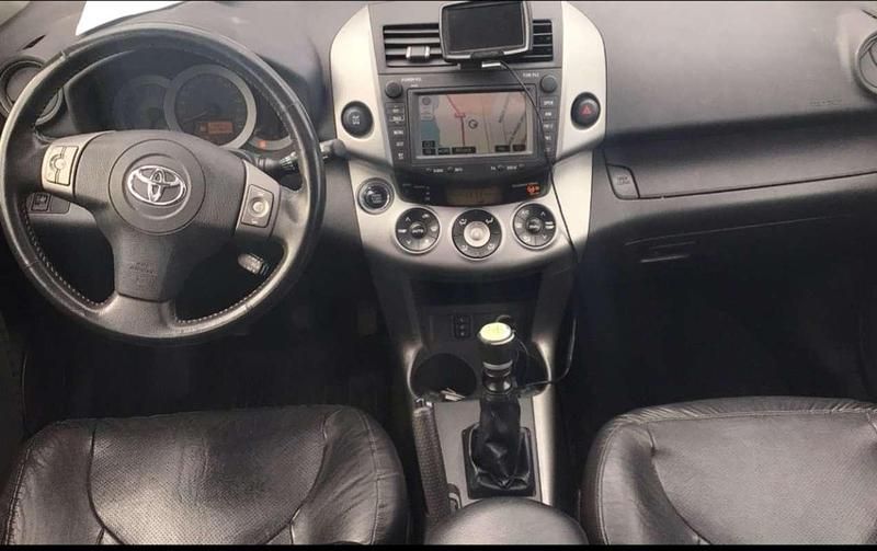 Usado Toyota RAV4 Executive 136 CV (100 kW) 2006 Gris SUV