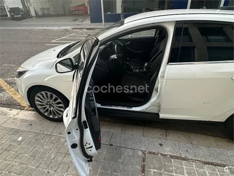 Usado Ford Focus Trend 125 CV (91 kW) 2012 Blanco Berlina