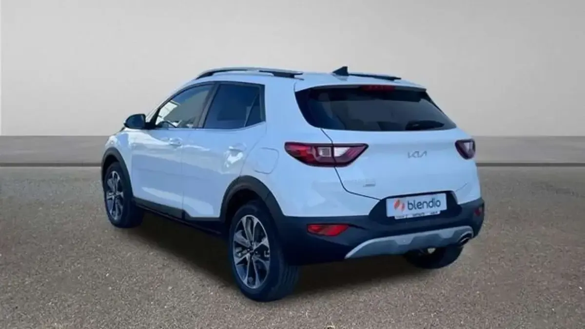 Usado Kia Stonic Style 101 CV (74 kW) 2025 Blanco SUV