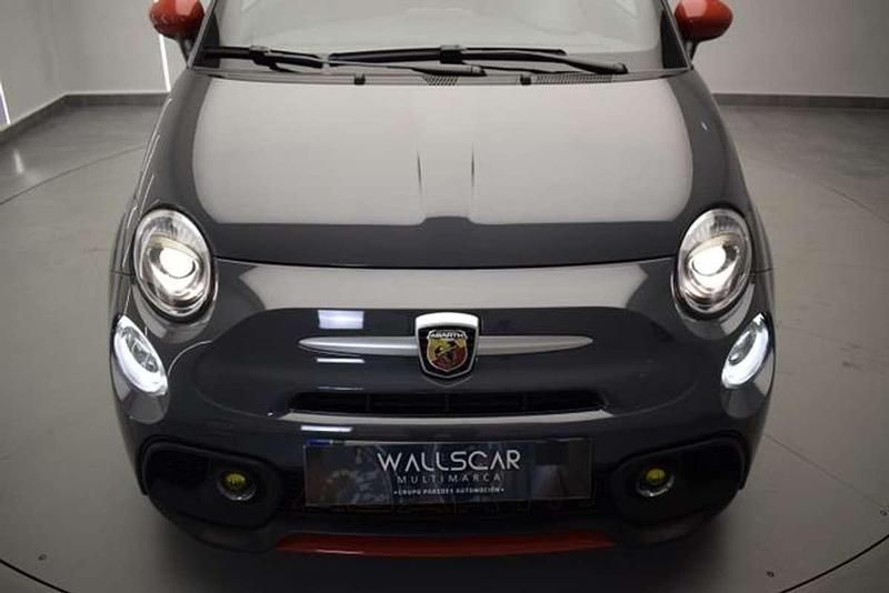 Usado Abarth 595 140 CV (102 kW) 2022 Gris Utilitario