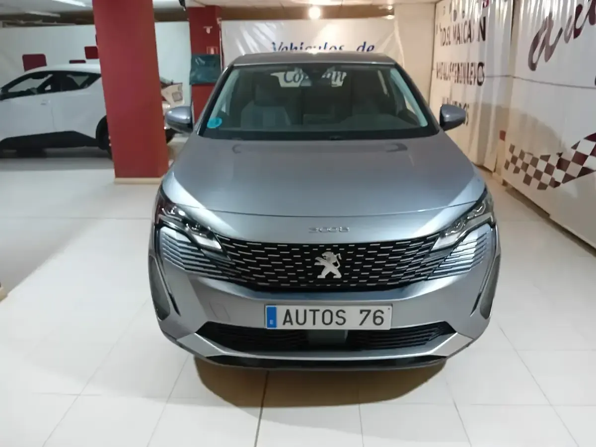 Usado Peugeot 3008 Active 130 CV (95 kW) 2021 Gris SUV