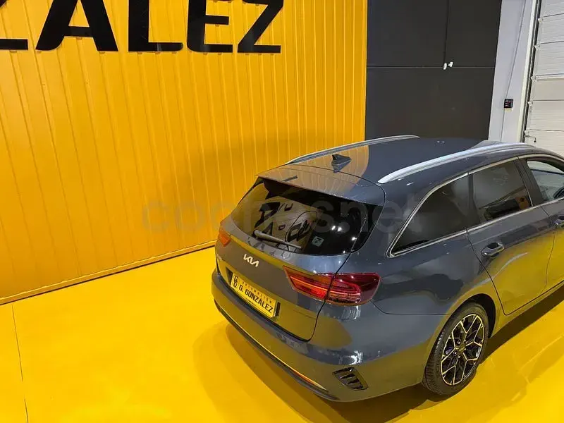 Usado Kia Ceed Style 100 CV (73 kW) 2025 Gris / plata Utilitario