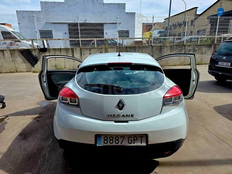 Usado Renault Mégane Dynamique 110 CV (80 kW) 2010 Blanco Berlina