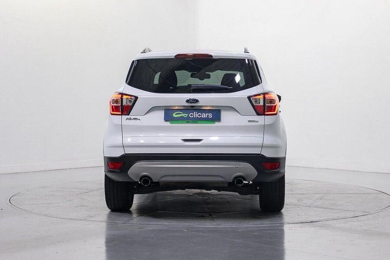 Usado Ford Kuga Titanium 150 CV (110 kW) 2018 Blanco SUV