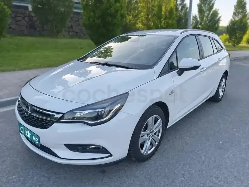 Usado Opel Astra Selective 110 CV (80 kW) 2018 Blanco Familiar