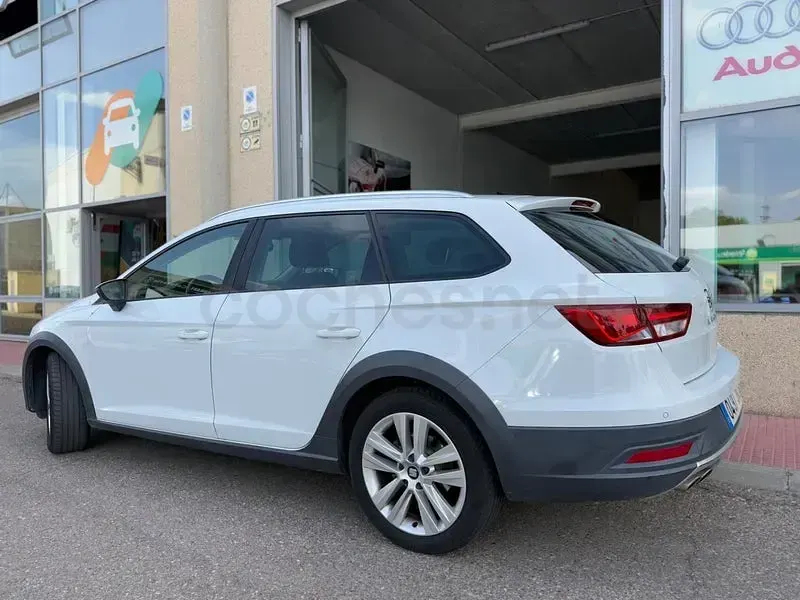 Usado Seat Leon 4Drive 150 CV (110 kW) 2016 Blanco Familiar