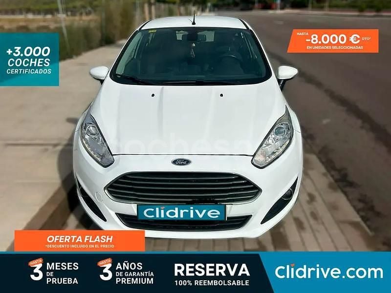 Blanco Usado 2014 Ford Fiesta Titanium Berlina | 8390 € (Un poco caro) - Imagen 1/3