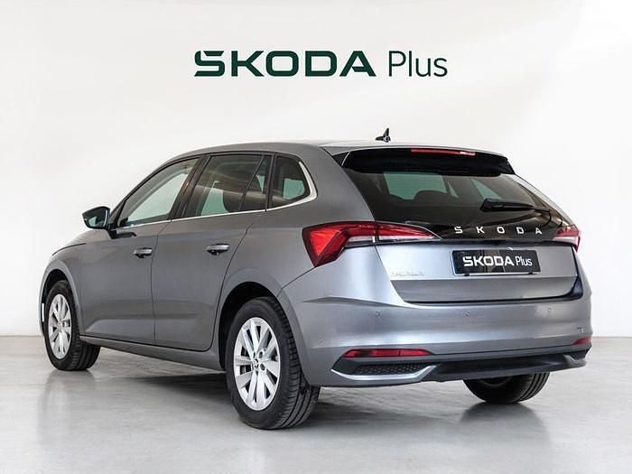 Gris Usado 2024 Skoda Scala Selection Utilitario | 20.900 € (Un poco caro) - Imagen 1/4