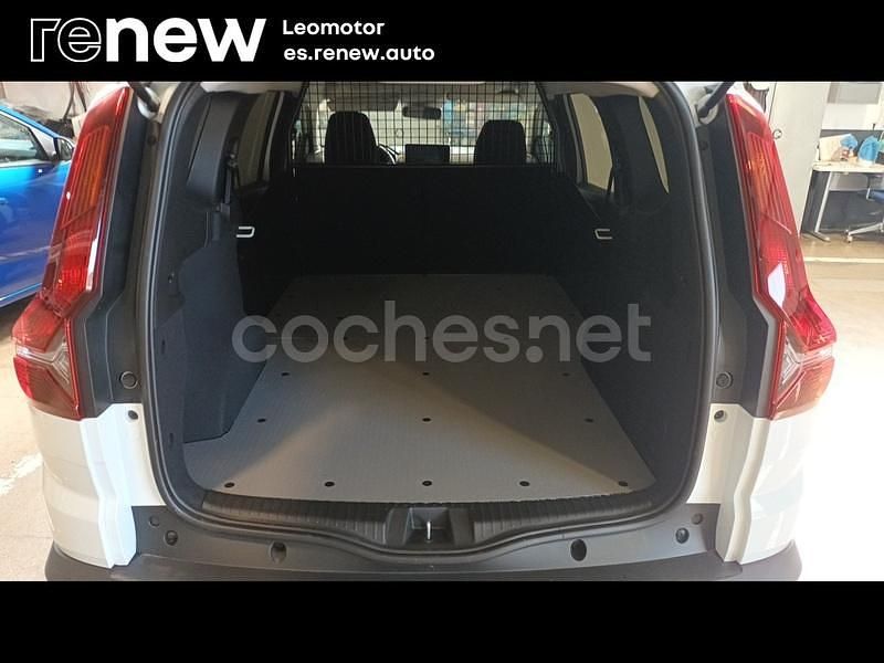 Usado Dacia Jogger Expression 100 CV (73 kW) 2025 Blanco Monovolumen