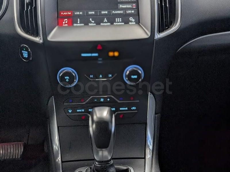 Usado Ford S-MAX Titanium 150 CV (110 kW) 2018 Gris / plata Monovolumen
