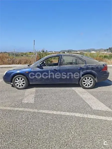 Usado Ford Mondeo Ambiente 115 CV (84 kW) 2003 Azul Berlina