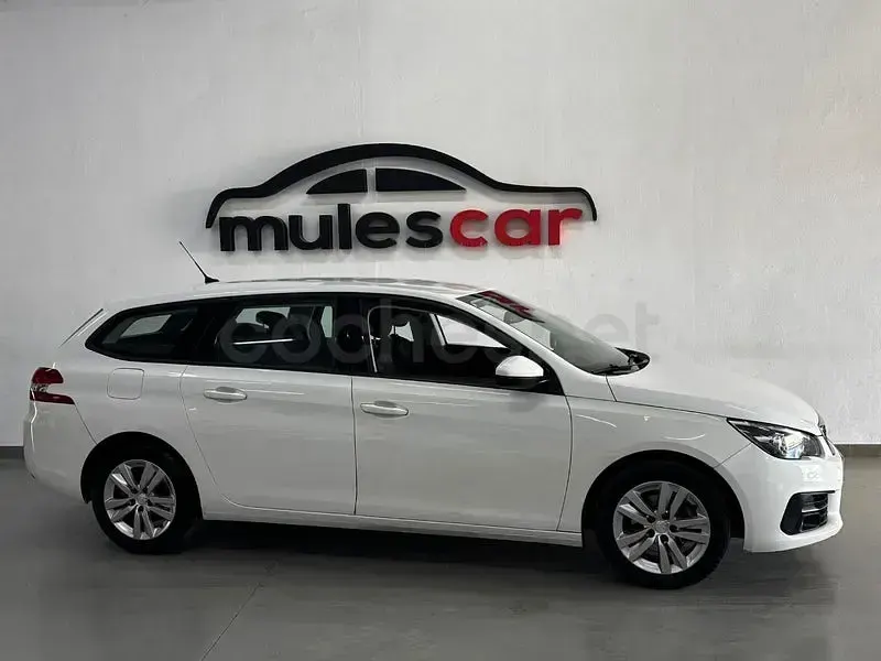 Usado Peugeot 308 SW Active 130 CV (95 kW) 2021 Blanco Familiar