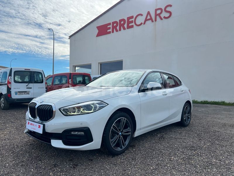 Usado BMW 118 Sport Line 150 CV (110 kW) 2020 Blanco Utilitario