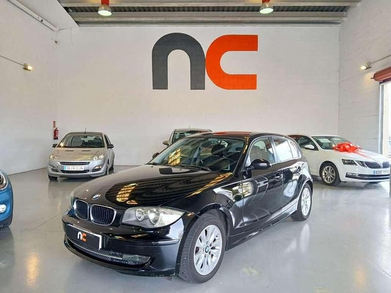 Usado BMW 118 Comfort Edition 143 CV (105 kW) 2009 Negro Utilitario