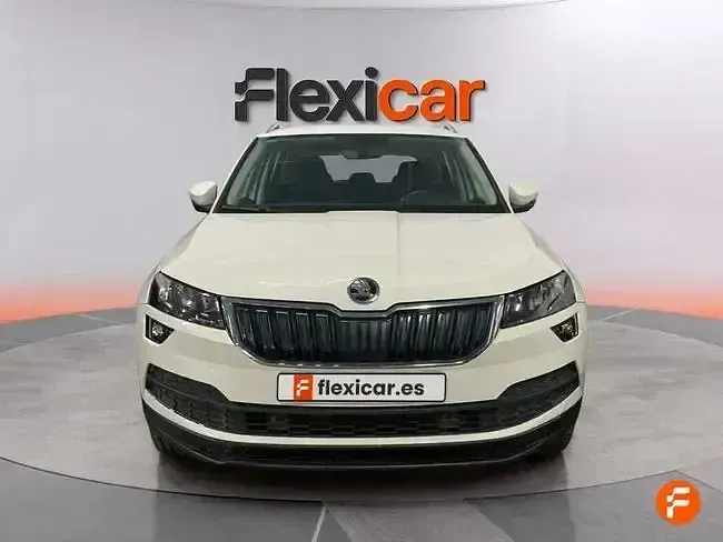 Usado Skoda Karoq Ambition 150 CV (110 kW) 2022 Blanco SUV