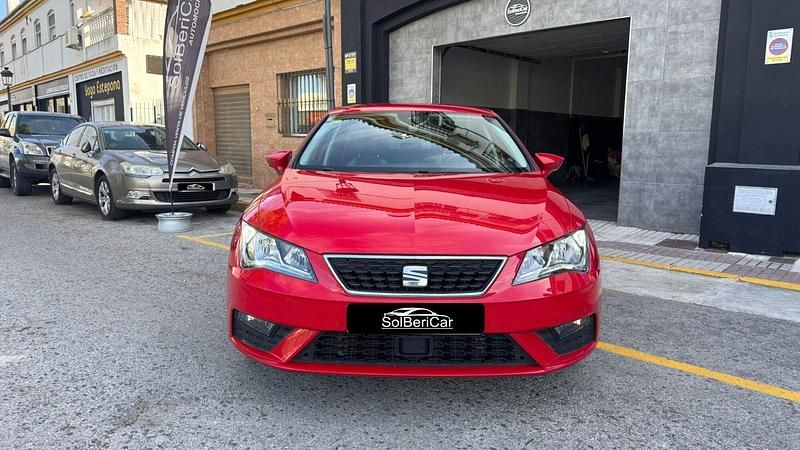 Usado Seat Leon Style 115 CV (84 kW) 2020 Rojo