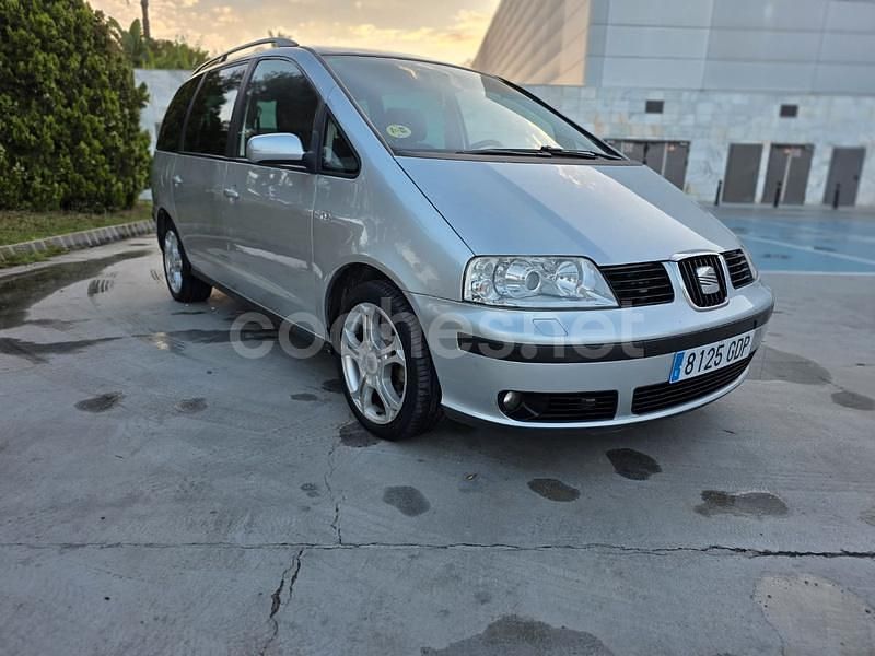 Usado Seat Alhambra Sport 140 CV (102 kW) 2009 Gris / plata Monovolumen