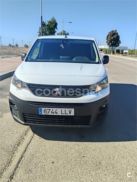 Usado Peugeot Partner Tepee Active 100 CV (73 kW) 2016 Blanco Monovolumen