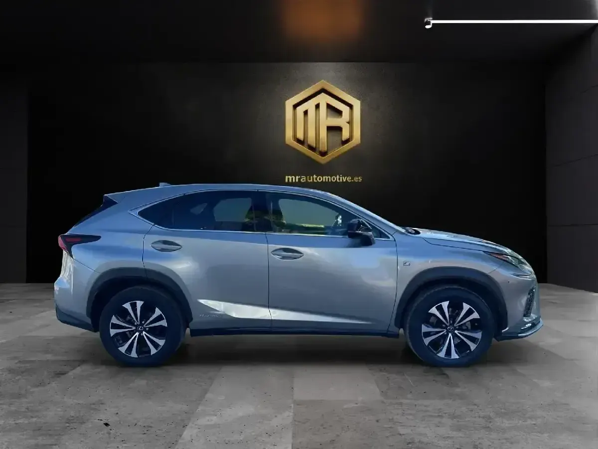 Usado Lexus NX300h Sport Line 197 CV (144 kW) 2021 Gris SUV