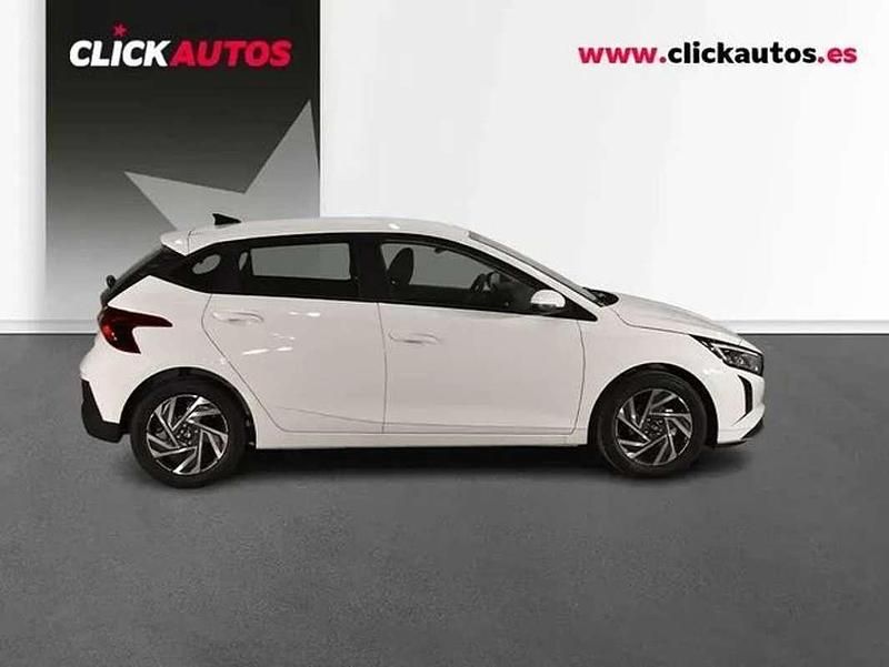 Usado Hyundai i20 80 CV (58 kW) 2025 Blanco Utilitario