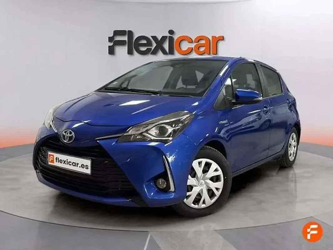 Usado Toyota Yaris Hybrid Active 99 CV (72 kW) 2020 Azul Utilitario