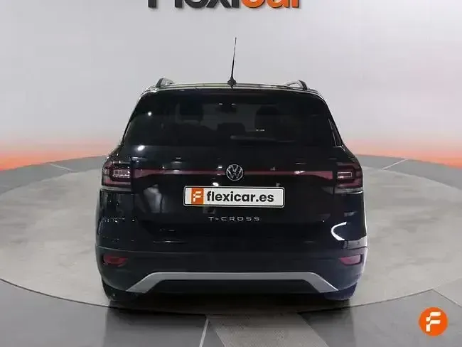 Usado VW T-Cross Advance 110 CV (80 kW) 2023 Negro SUV