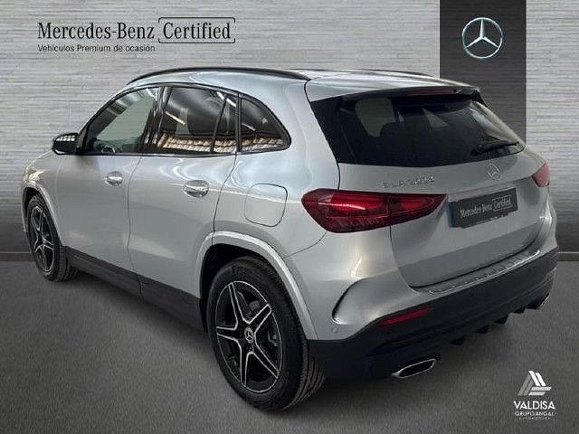 Usado Mercedes GLA200 AMG line 150 CV (110 kW) 2025 Plata hightech SUV